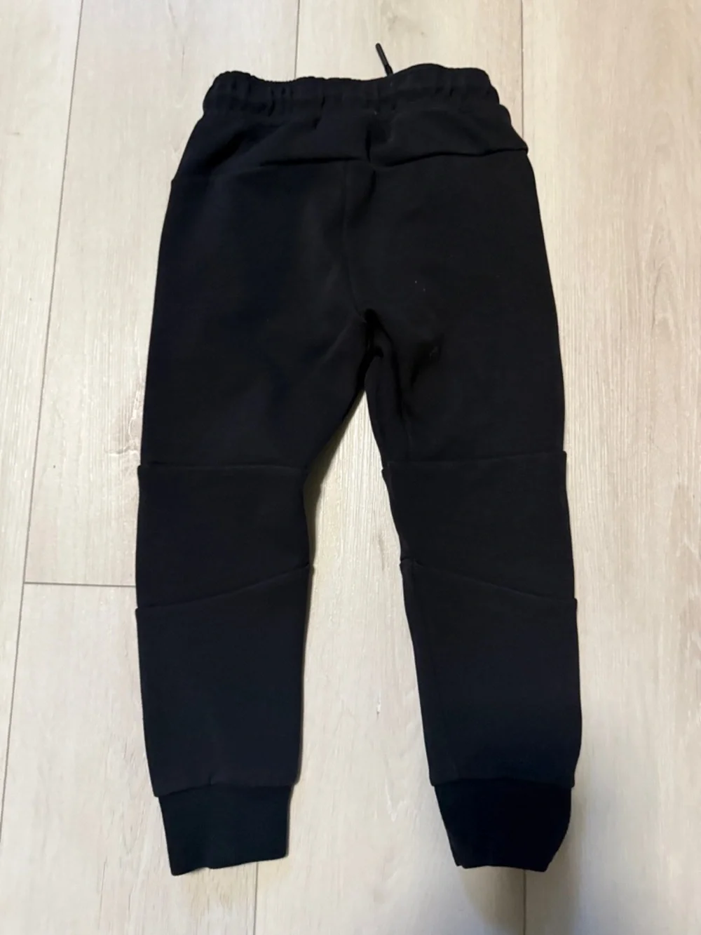 Nike Kids Tech Sweats-Black Athletic Jogger Pants-pockets and zipper size 4 (XS)